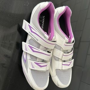 Like new- Unisex Venzo cycling shoes